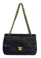 Chanel purse black quilted leather 1212b2