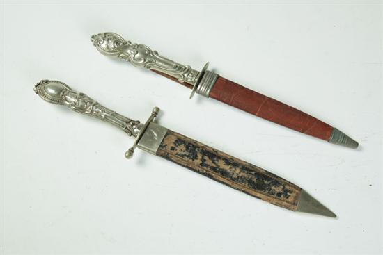 TWO KNIVES England late 19th 121ca4