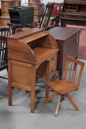 CHILD S SIZE ROLLTOP DESK AND CHAIR  121e95