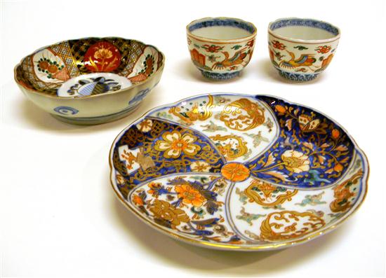 Four pieces of Japanese Imari porcelain 120e6c