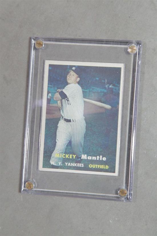 MICKEY MANTLE BASEBALL CARD. 1957 Topps #