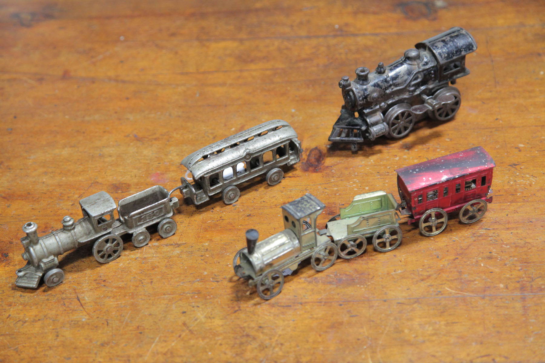 GROUP OF LOCOMOTIVE TOYS American 122d3d