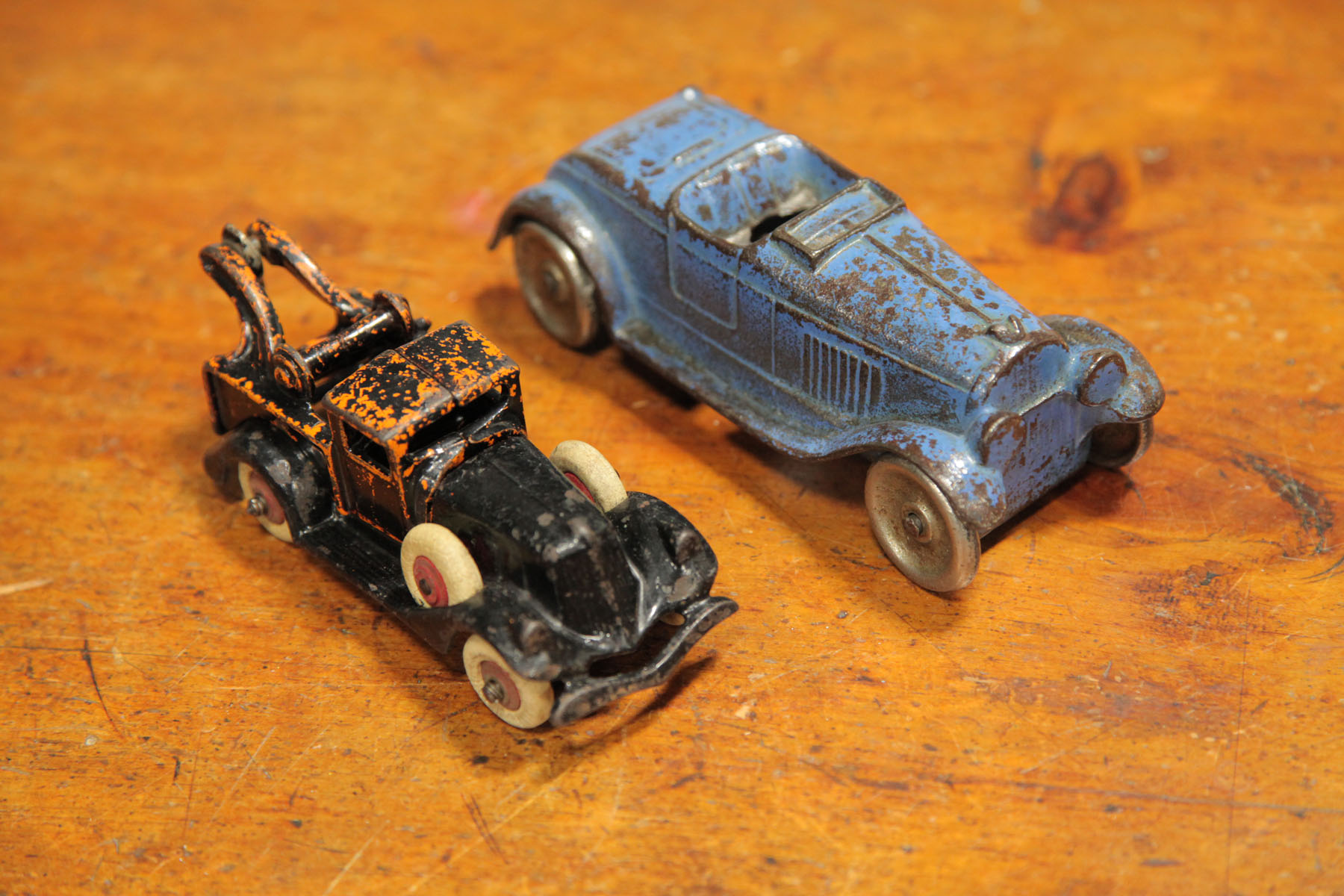 TWO CAST IRON AUTOMOBILES American 122d57