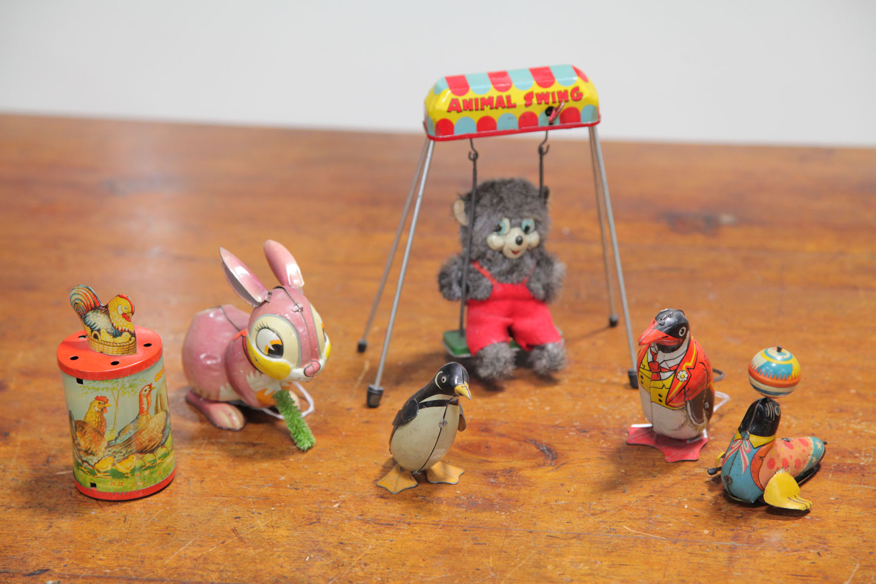 GROUP OF ASSORTED WIND UP TOYS  122d54