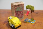 TWO TIN WIND UP TOYS ONE WITH 122d6e