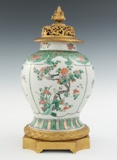 A Large Chinese Porcelain Jar with 1323ab