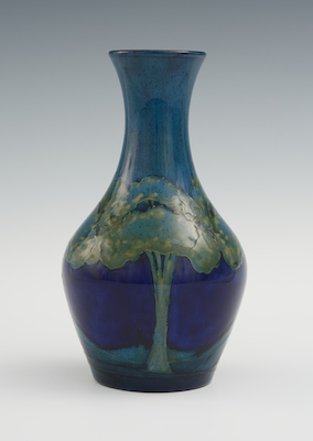 A Moorcroft Glazed Ceramic Vase 1323da