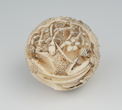 A Carved Ivory Netsuke Japanese 131f44
