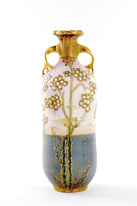 Japanese Moriage porcelain vase 135354