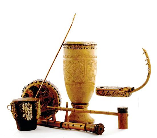 Traditional drums and musical instruments 13537d