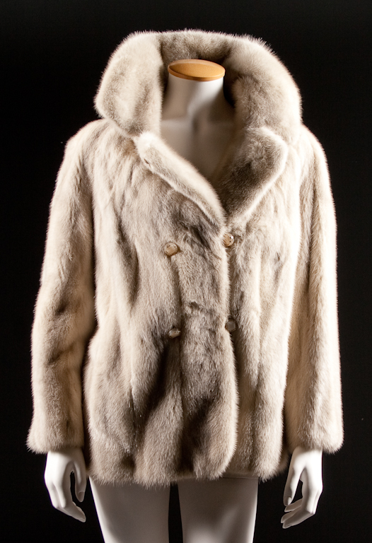 Lady s white mink jacket retailed 135a94