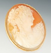 A Ladies Carved Shell Cameo in Gold