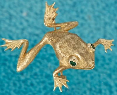 A Gold Frog Brooch 14k yellow gold