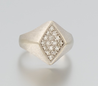 A Gentlemans Diamond Cluster Ring 134115