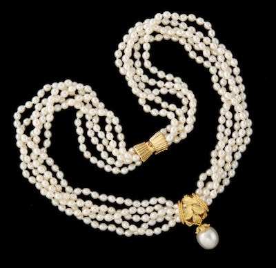 A Ladies Pearl and Gold South 134584