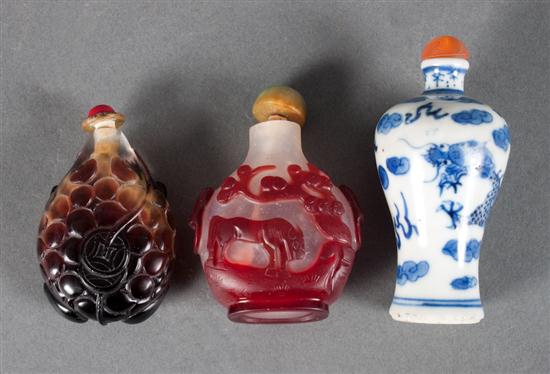 Two Chinese cameo glass snuff bottles 137f8b
