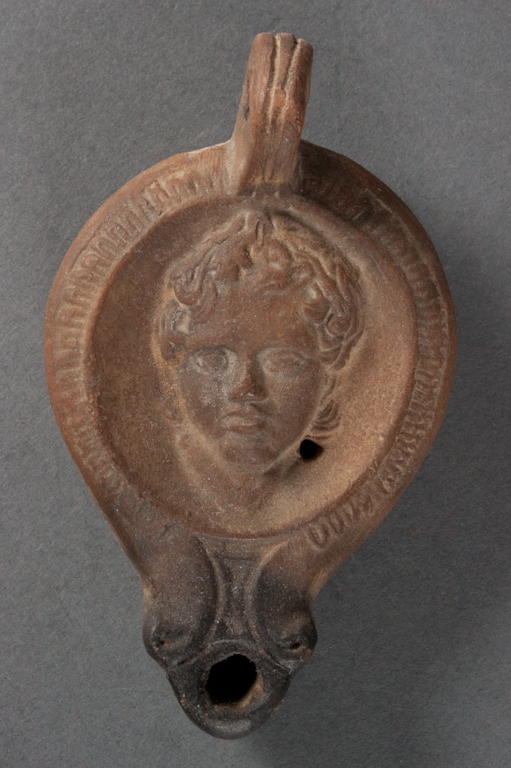 Roman molded terracotta oil lamp 13861e