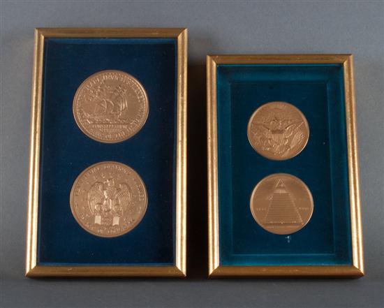 Pair of bronze commemorative medallions 13707e