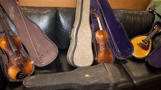 Four student violins with bows 139dd1