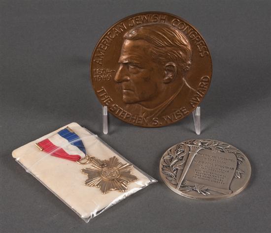 Medals Three items awarded to 139e72