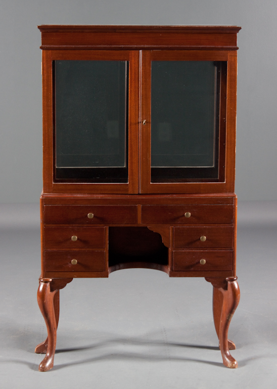 Queen Anne style mahogany diminutive 13a1d7
