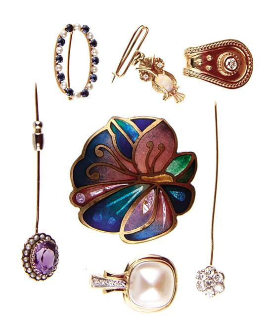 Collection of brooches pendants 138fea