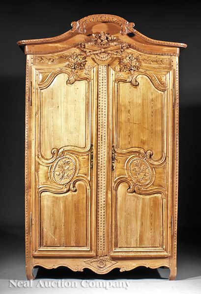 A French Provincial Carved Pine 13d1b8
