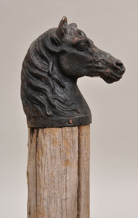 CAST IRON HORSEHEAD WOOD HITCHING 13f31d