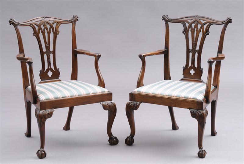 PAIR OF GEORGE III CARVED MAHOGANY 140d64