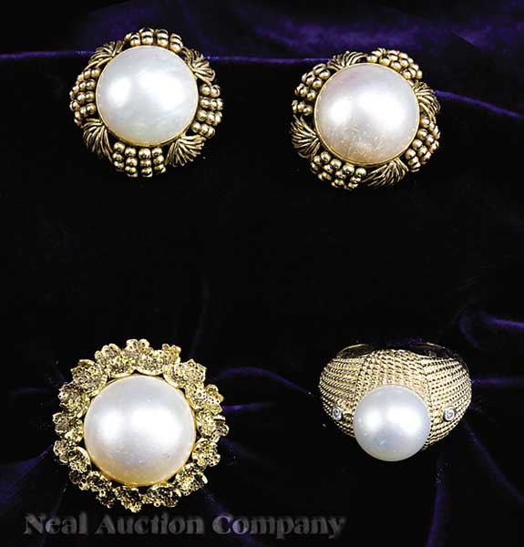 An 18 kt. Yellow Gold Mabe Pearl