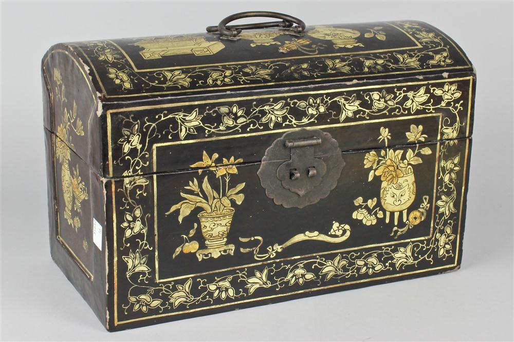 A CHINESE BLACK AND GILT LACQUER 146c7d