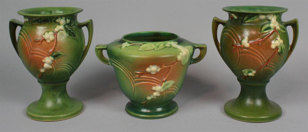 PAIR ROSEVILLE POTTERY GREEN SNOWBERRY 14720f