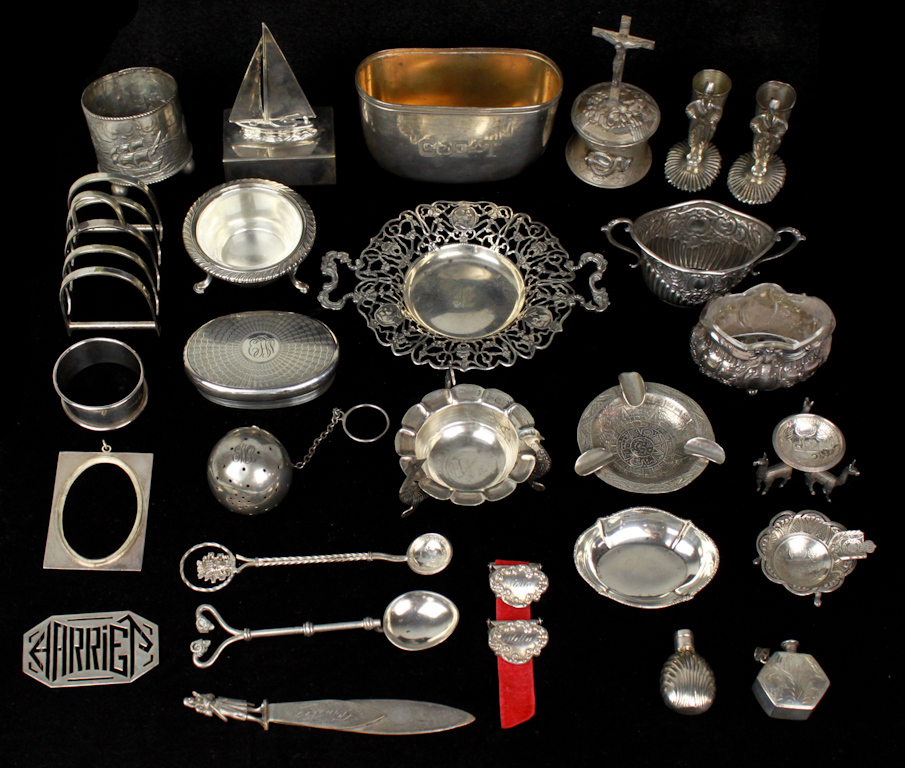 TWENTY SEVEN SMALL SILVER AND OBJECTS 148246