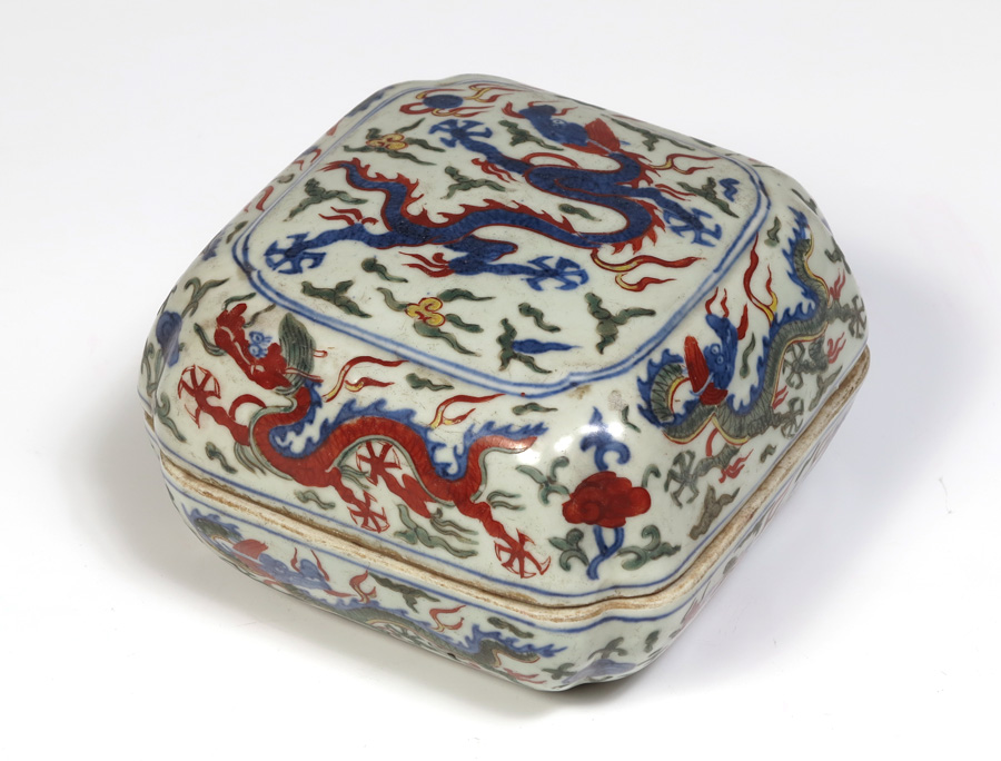 CHINESE POLYCHROME CERAMIC COVERED 148497