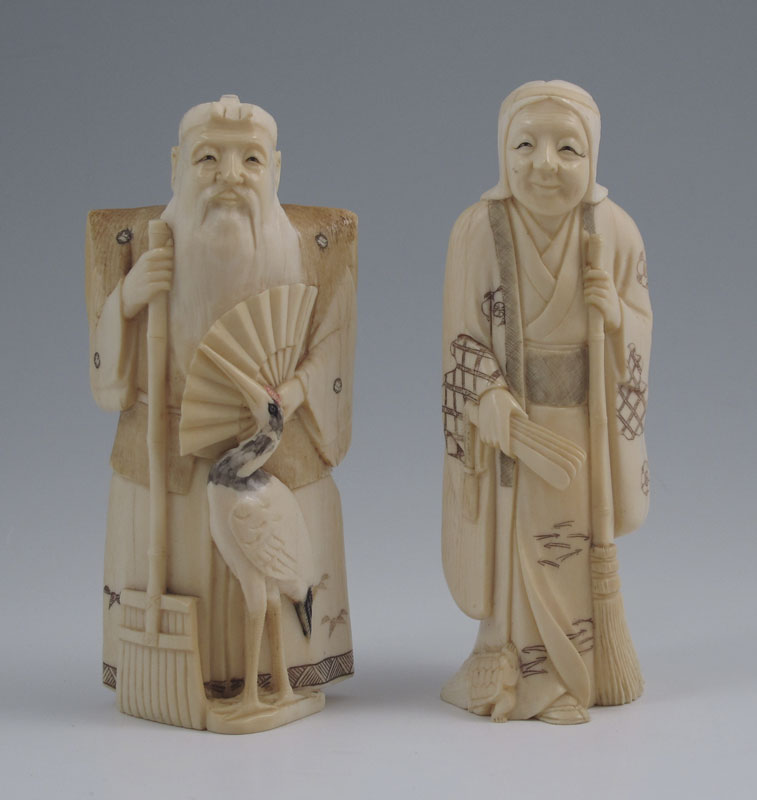 PAIR OF JAPANESE CARVED IVORY FIGURES  148d7f