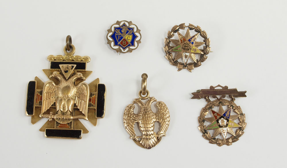 COLLECTION OF GOLD MASONIC PENDANTS 14922d