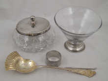 A Georgian silver serving spoon 14d954