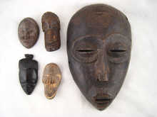 An African tribal mask with pronounced 14daf0