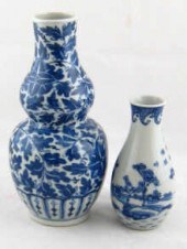 A blue and white Chinese double gourd