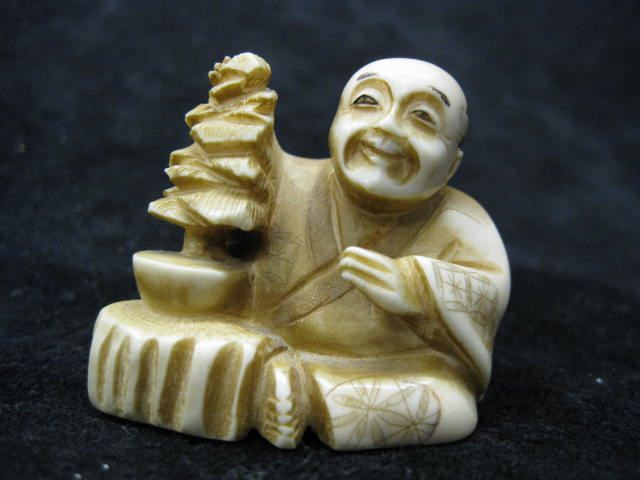 Carved Ivory Netsuke of Seated 14e738