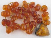 An amber necklace approx. 46 cm together
