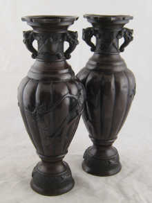 A pair of Japanese bronze vases 14f054