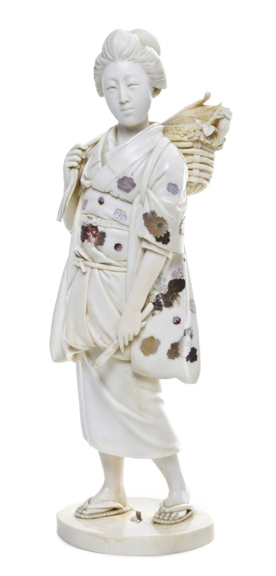  A Japanese Carved Ivory Figure 1531d3