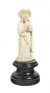 A Continental Carved Ivory Figure 150fe2