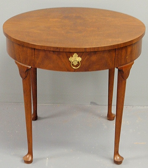 Queen Anne style mahogany round 156e41