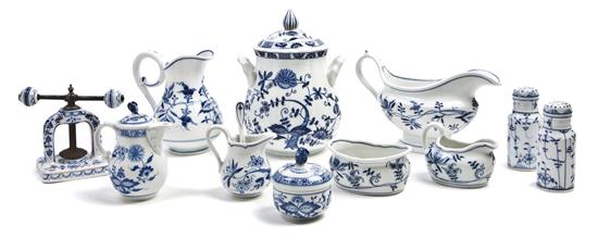  A Collection of Porcelain Articles 155e33