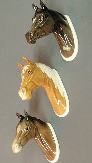 Three Beswick porcelain horsehead 15693e