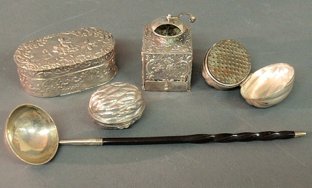 English silver nutmeg grater in 158f20