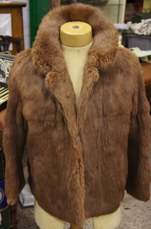 A Ladies Short Fur Coat Lighter 159194