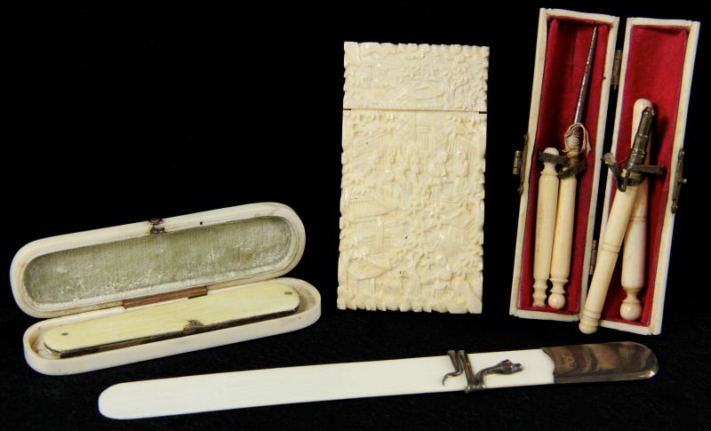 Four 19th century Ivory Articlesthe 15bc42
